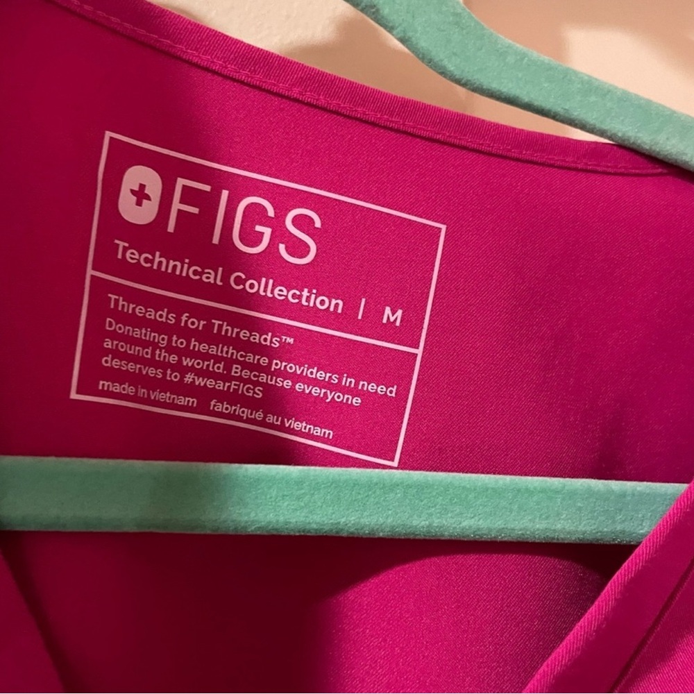 FIGS - Raspberry Sorbet Set with Blue Drawstring - Picture 2 of 5